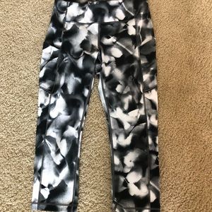 Lululemon Speed Up Crop - size 6